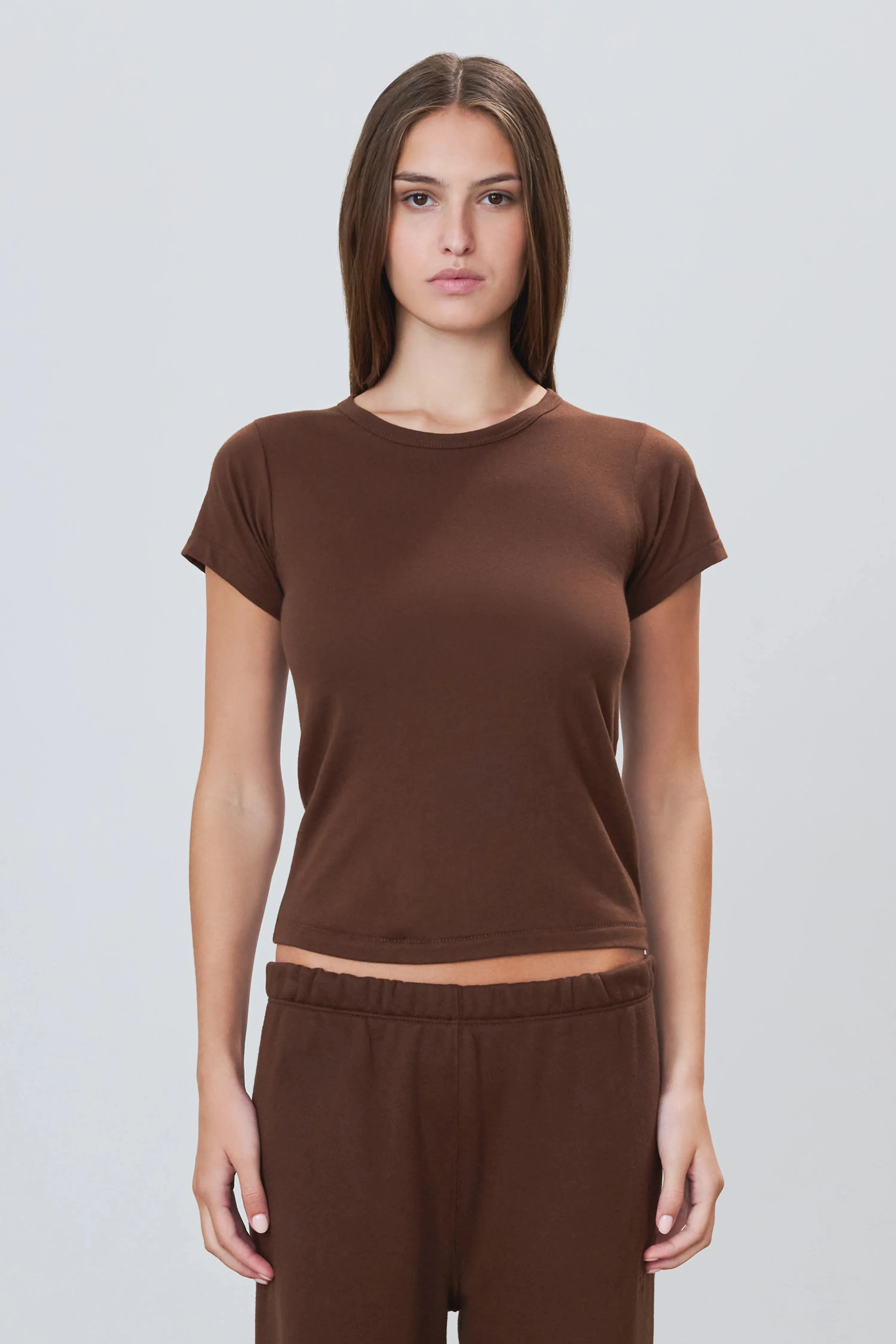 Fitted Crewneck Short Sleeve T-shirt in Chocolate