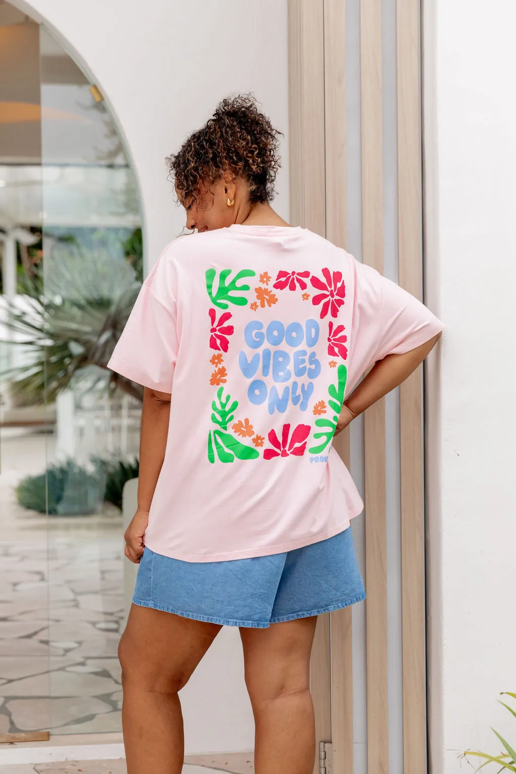 Good Vibes Tee in Pink