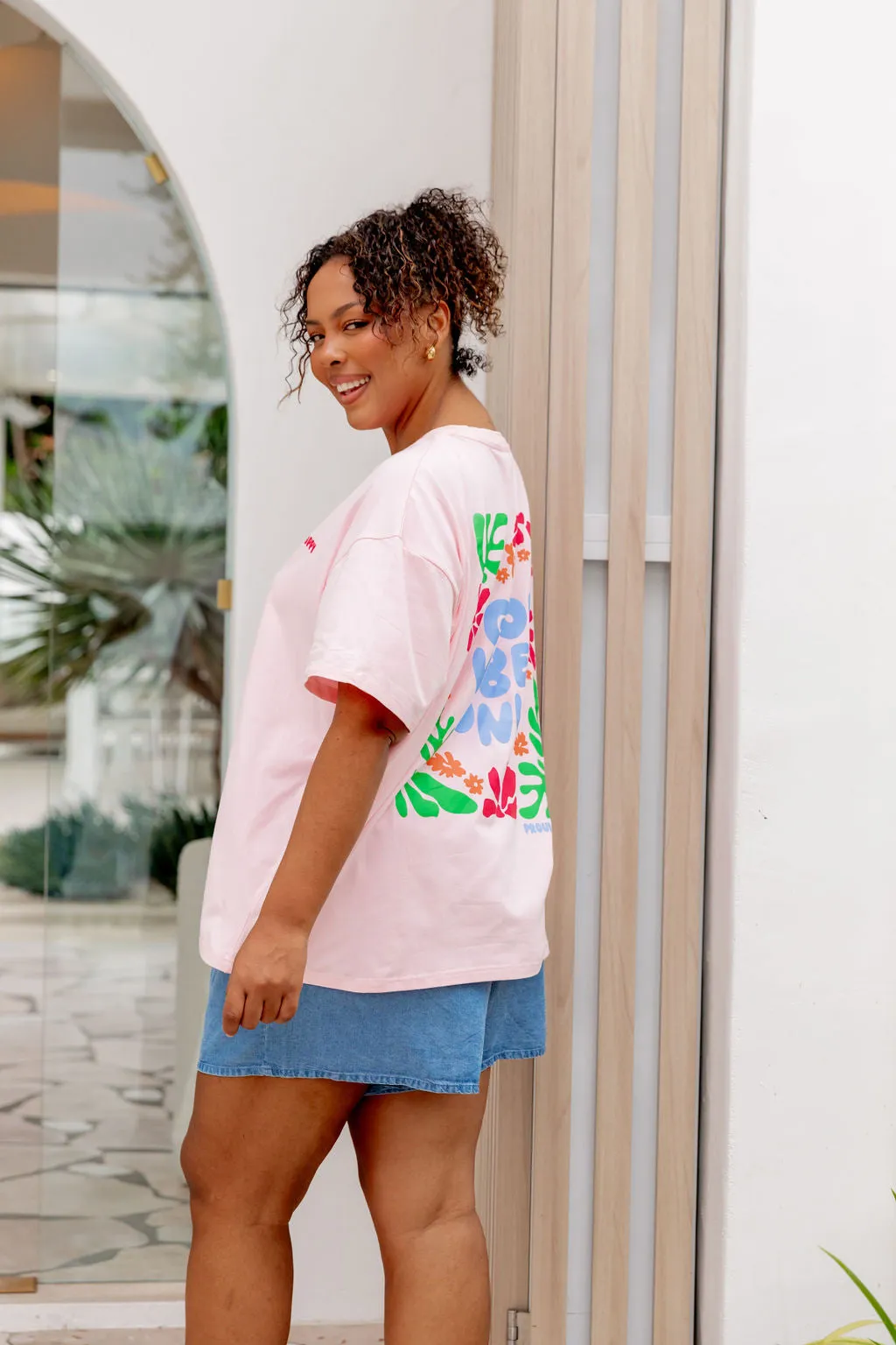 Good Vibes Tee in Pink