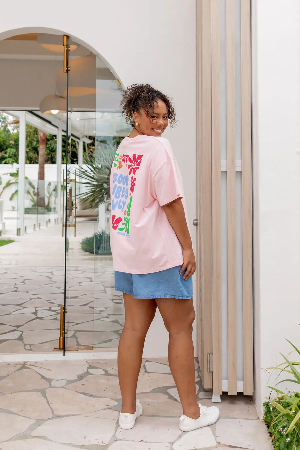 Good Vibes Tee in Pink