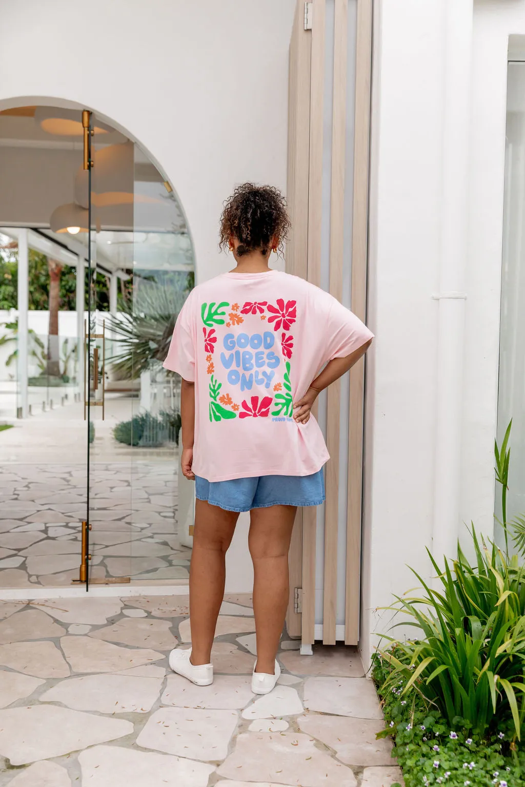 Good Vibes Tee in Pink