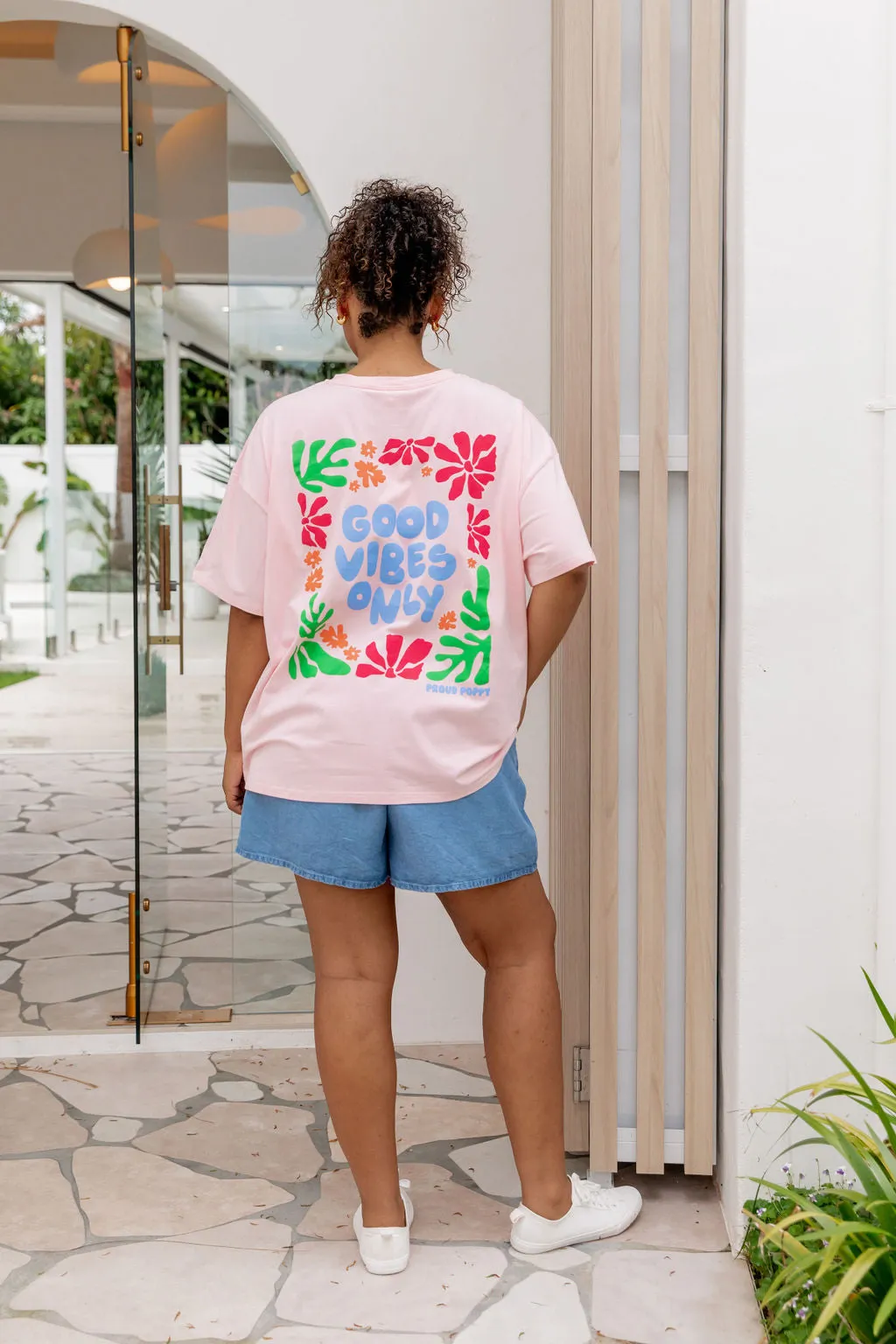 Good Vibes Tee in Pink